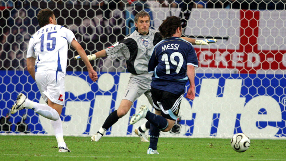 梅西巴塞罗那成名之战,足球艺术大师梅西