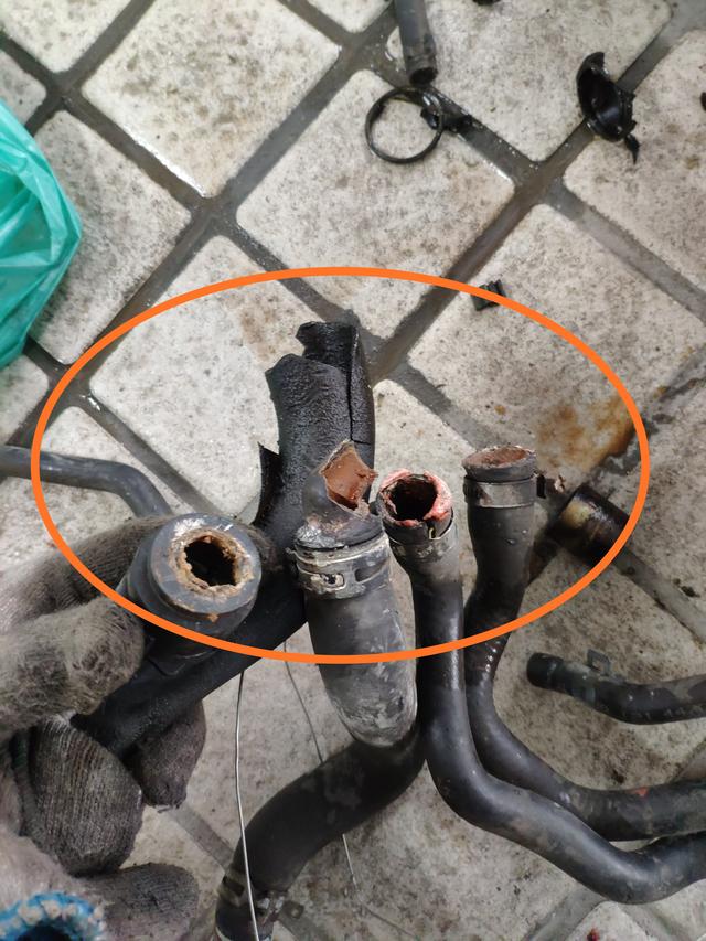 15年车龄的大众宝来水壶高温开锅，经过检查后发现一堆水管要更换