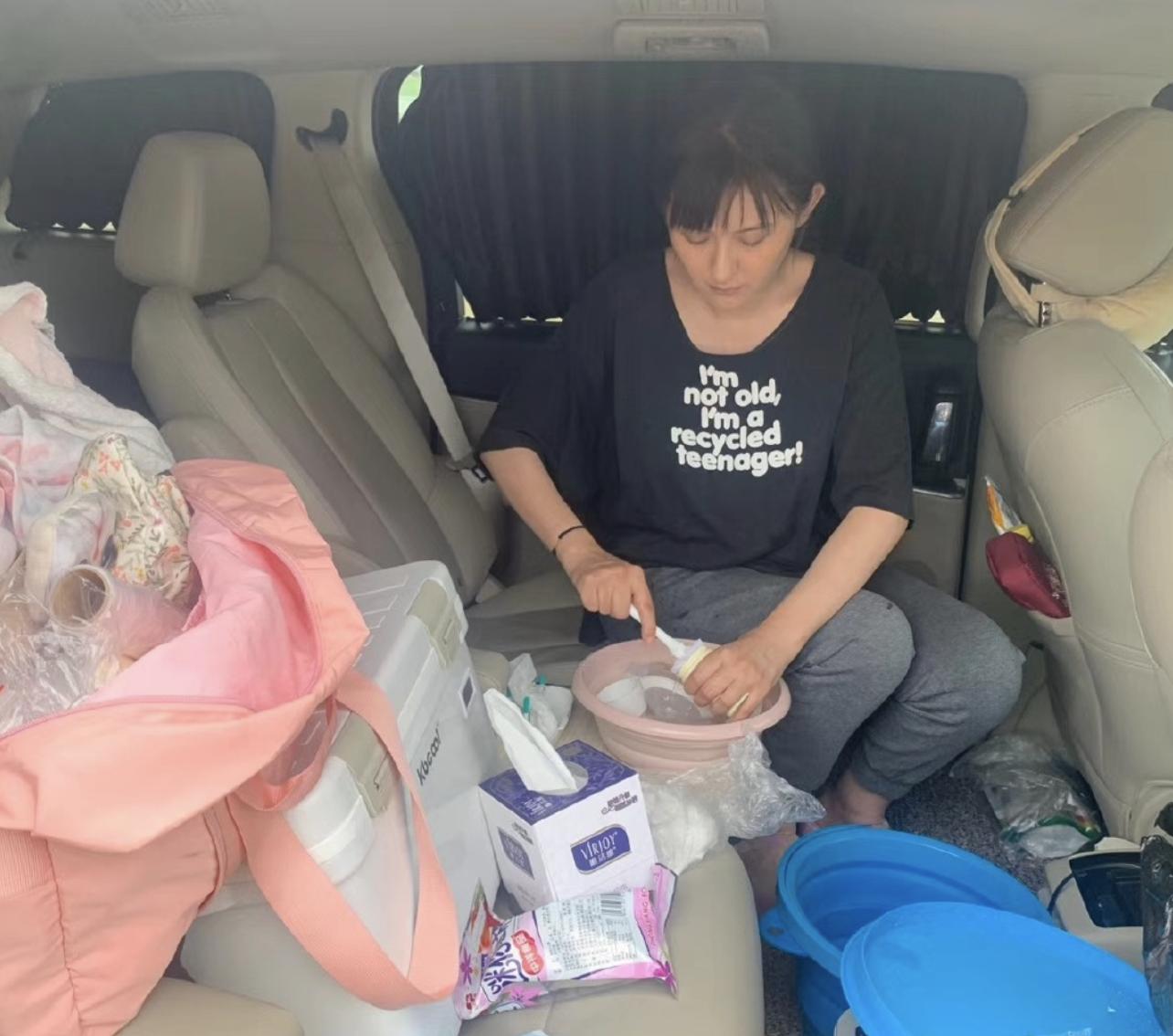 谢娜半个冰箱都是母乳！娱乐圈5位“背奶妈妈”，证明母爱真伟大