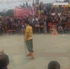 每日爆笑GIF图：好好干，等公司上市了给你股票期权