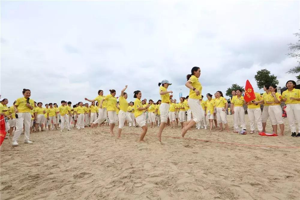 巨邦快乐集结号丨看见了，其中一艘游艇上，是我们的船长大舅哥