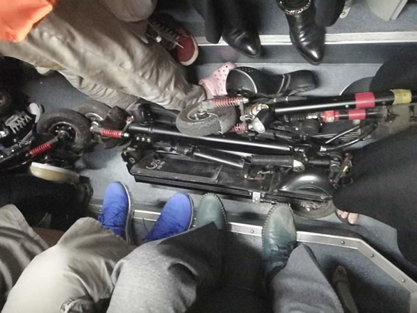 百亿市场下的代驾司机：黑夜里，有关等级、尊严和生计的故事