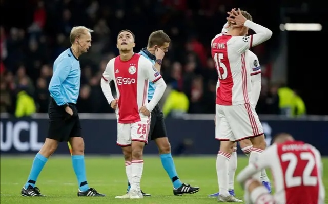 阿贾克斯惨败那不勒斯,阿贾克斯九十年代足球不败纪录