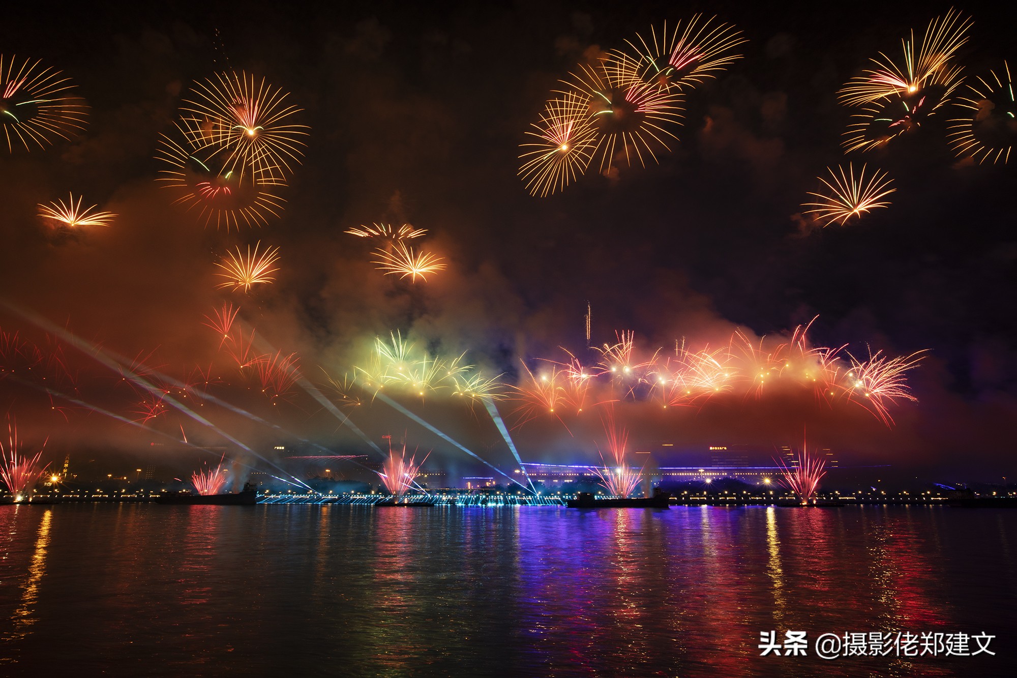 广州市70周年烟花汇演,70周年联欢晚会烟花视频