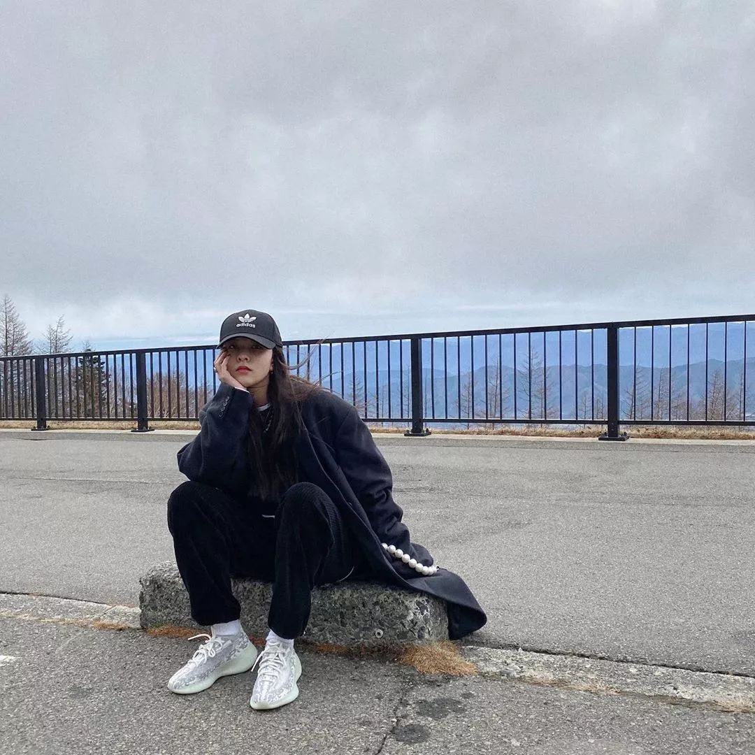 周洁琼穿砂糖匡威鞋,周洁琼鞋