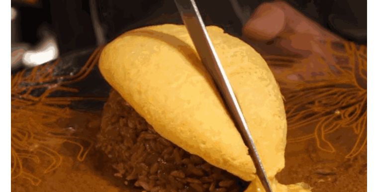 切开一瞬间馋哭了！网红蛋包饭到底有啥魅力？