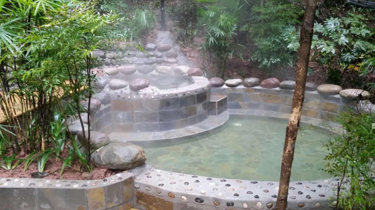 疯爆乐园！豪情赛车、坦克装甲，冬天将变得更加酷炫