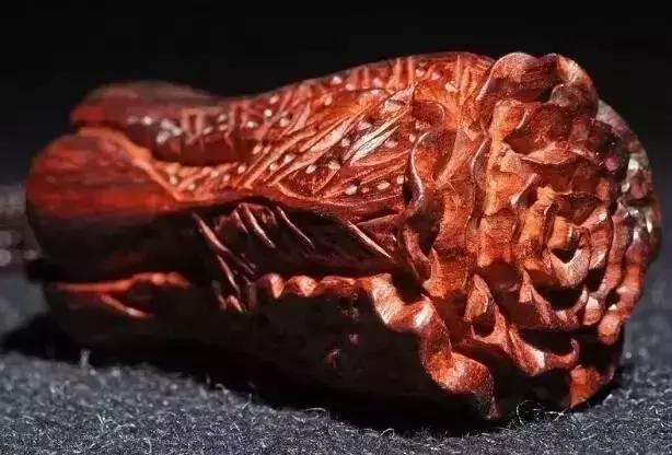 木雕兽头什么寓意,长颈鹿木雕婚礼摆件有什么寓意