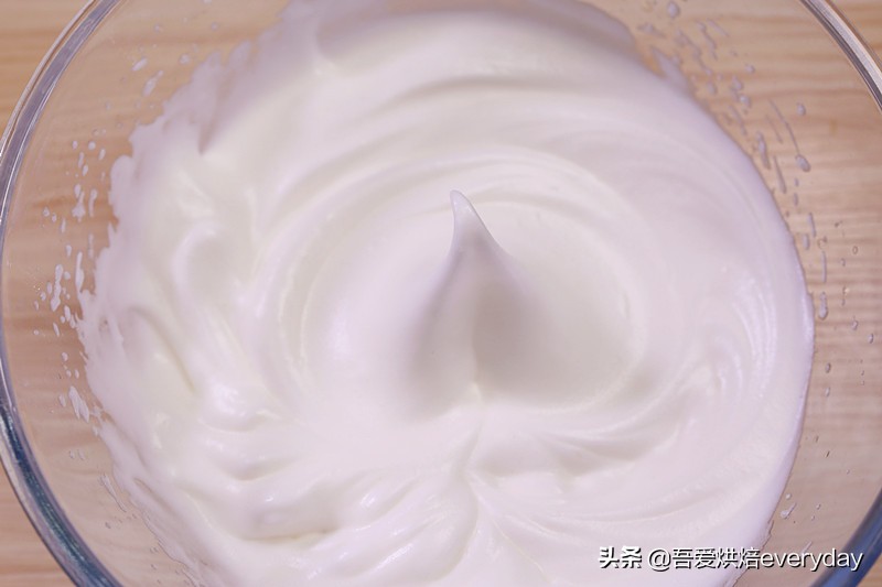 奶油纸杯蛋糕制作方法全过程,零失败的纸杯蛋糕详细做法教程