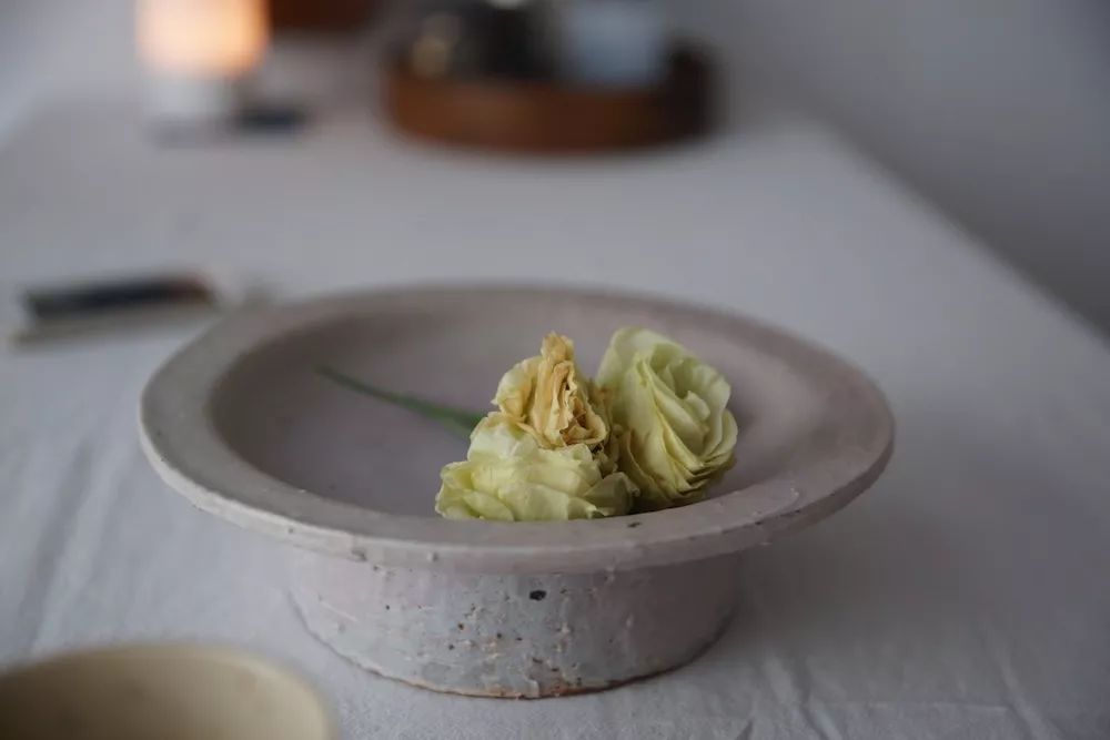 用水泥砌橱柜,用粘土做迷你橱柜