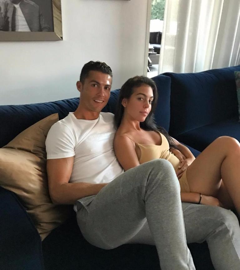 C罗的六块腹肌，乔治娜的蜜桃翘臀，这才是爱侣们该有的健康模样