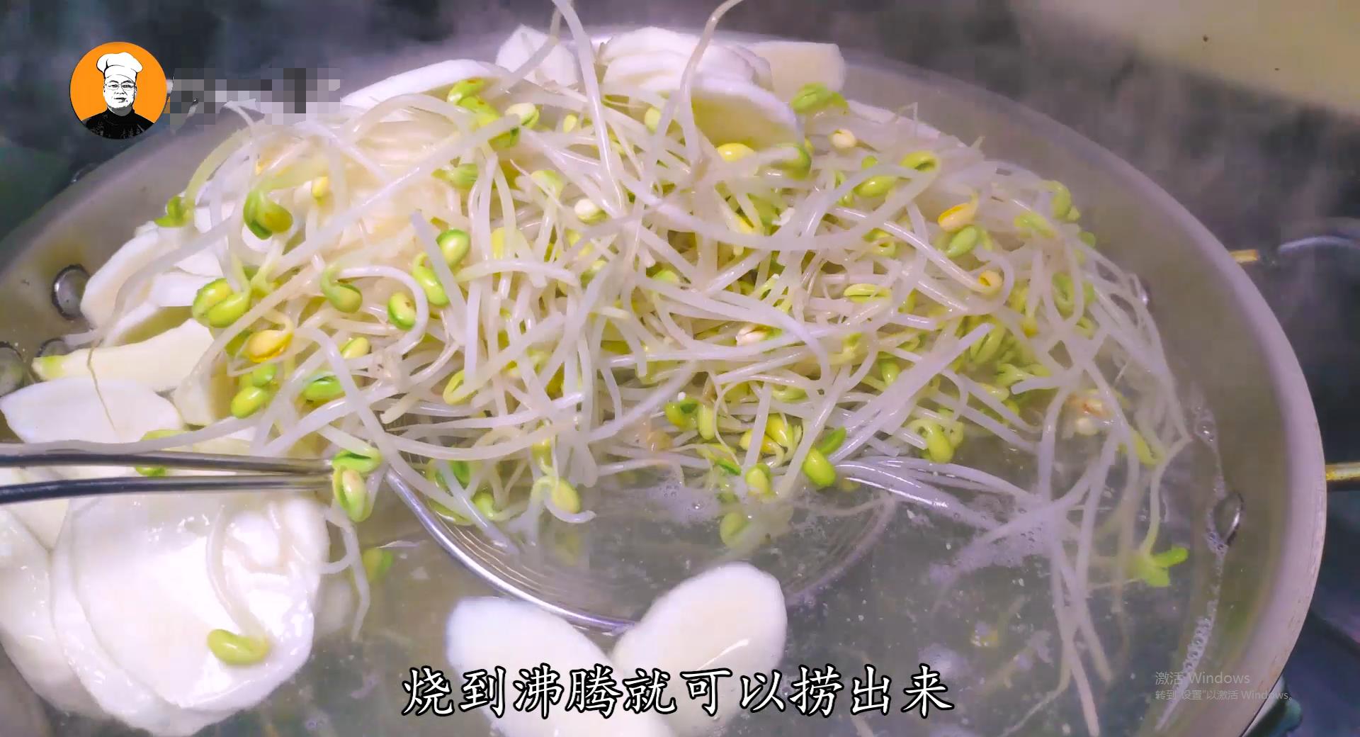 老刘今天做烤鱼，6斤鲶鱼30块，又香又辣，一家人一会就吃饭光