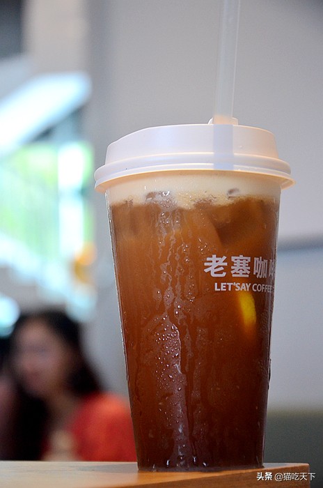 手推咖啡车起家，这家咖啡厅有何秘诀，七年开店遍布鹭岛？