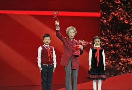 感动中国2019年度人物热血故事作文素材近5年颁奖辞，授之以渔