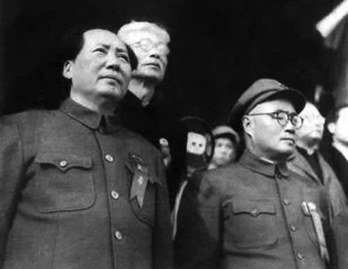 在十大元帅中，蒋介石说：论战术之奇，*伯承刘**数中国军界一绝