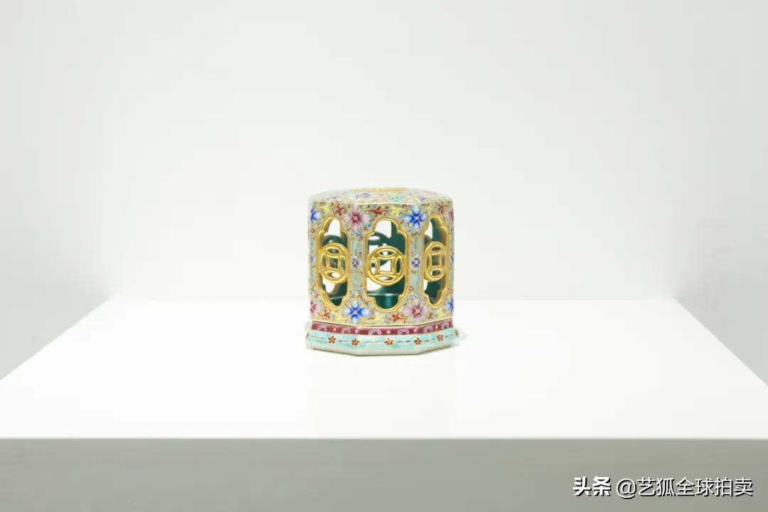 乾隆御制四方景泰蓝花鸟拍卖价格,清乾隆铜鎏金景泰蓝镶嵌宝石宫灯