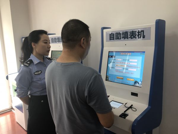 护照和港澳通行证收两次邮费,护照和港澳通行证续签需要带什么