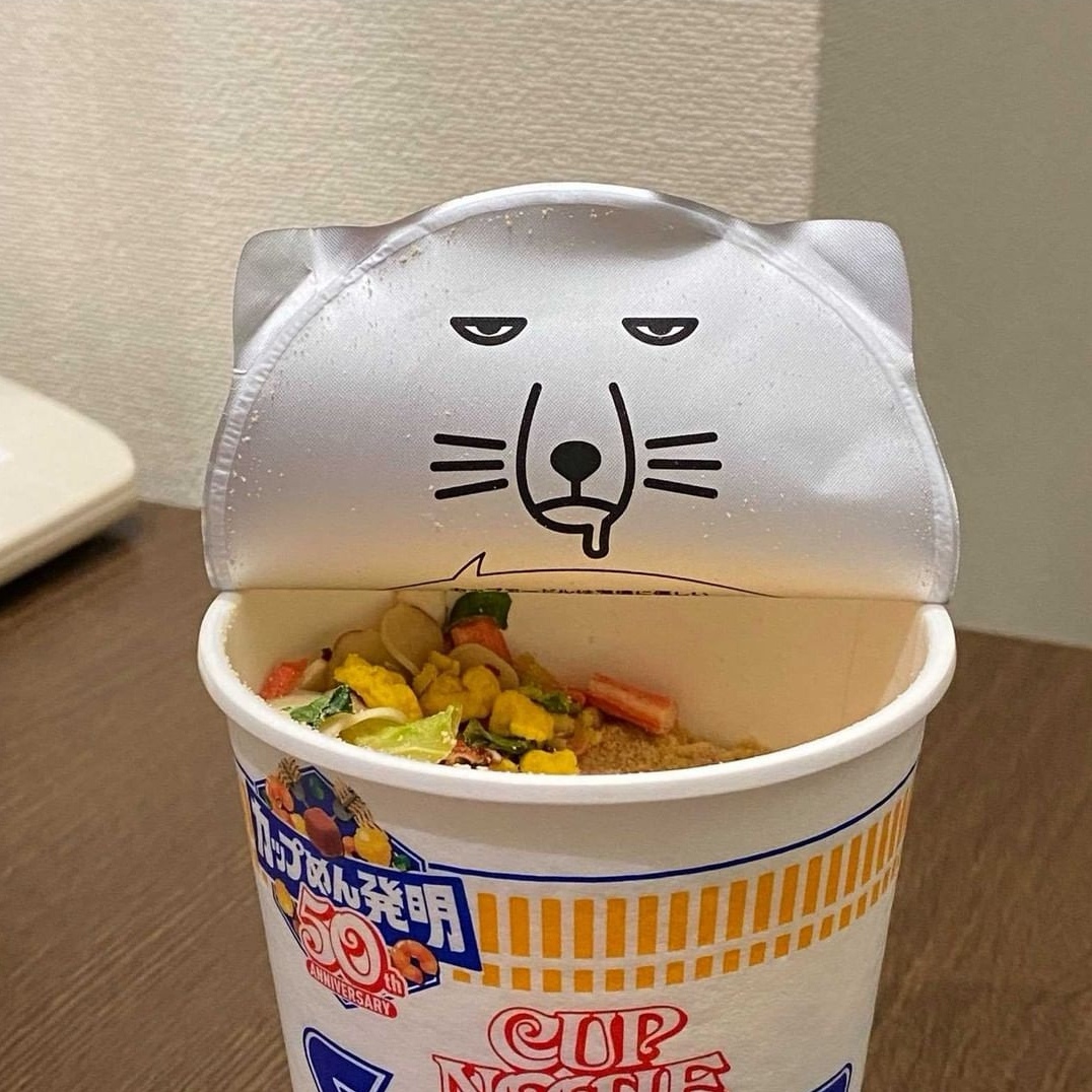 买中隐藏版杯面，居然跟大家买的不一样，网友：把我的期待还回来