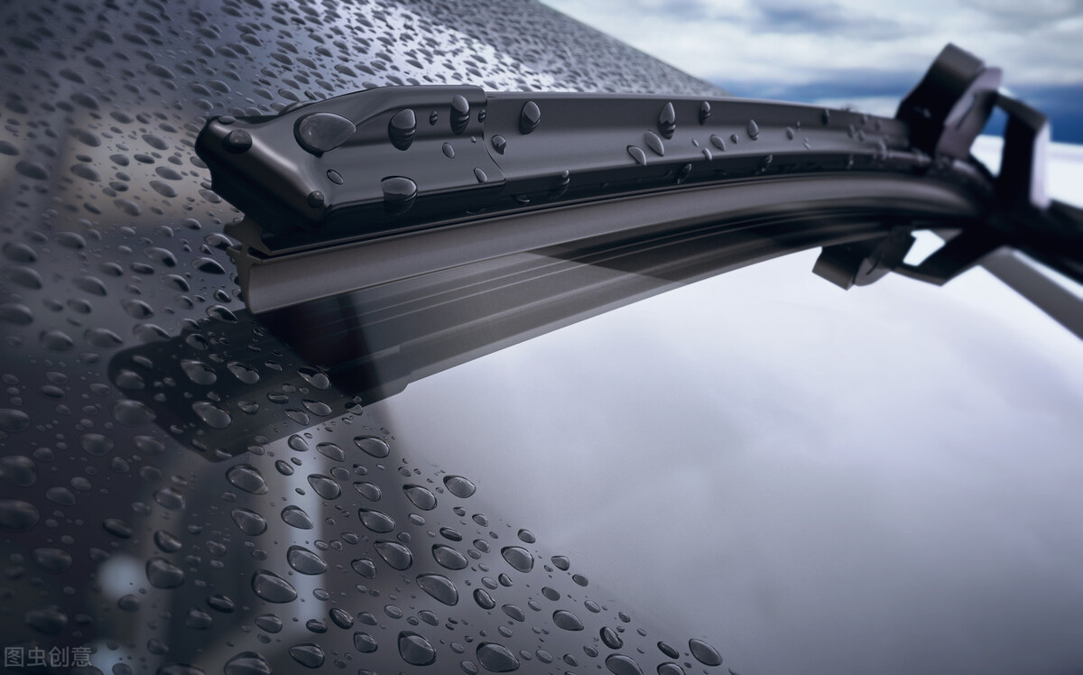 怎样有效清除前挡风玻璃油膜,怎么清理汽车前挡风玻璃油膜