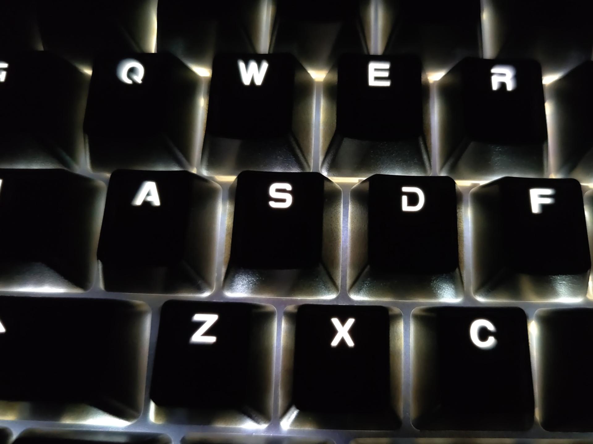 樱桃2.0机械键盘和罗技k845哪个好,罗技键盘k835和k845哪个好