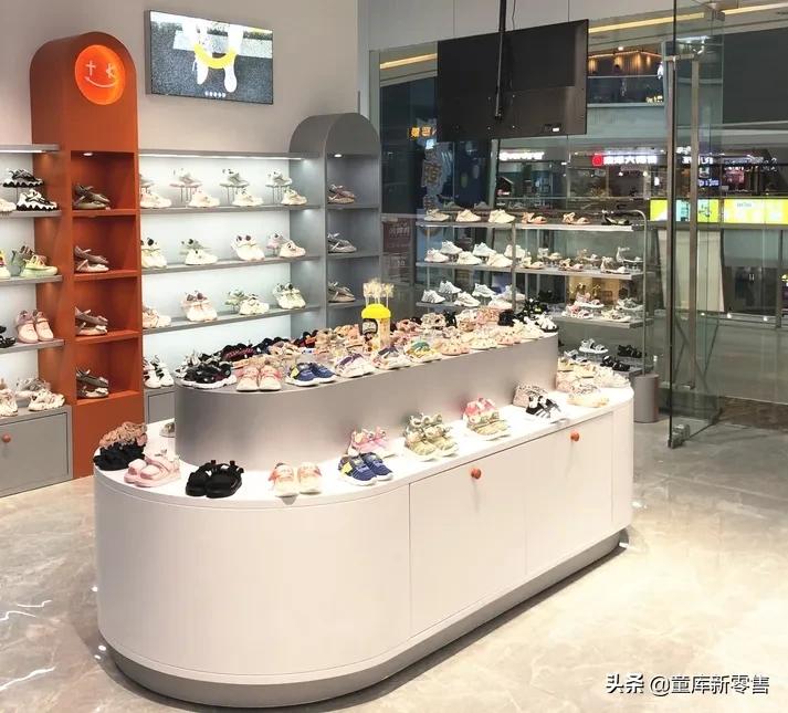 童鞋凉鞋的陈列方法与摆放图片,童装童鞋玩具一体店怎么陈列