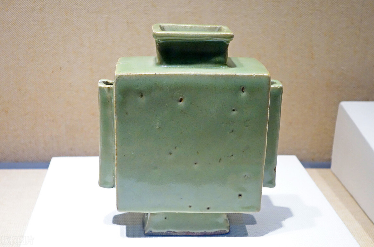 龙泉窑馆藏精品,元代龙泉窑瓷器鉴定方法