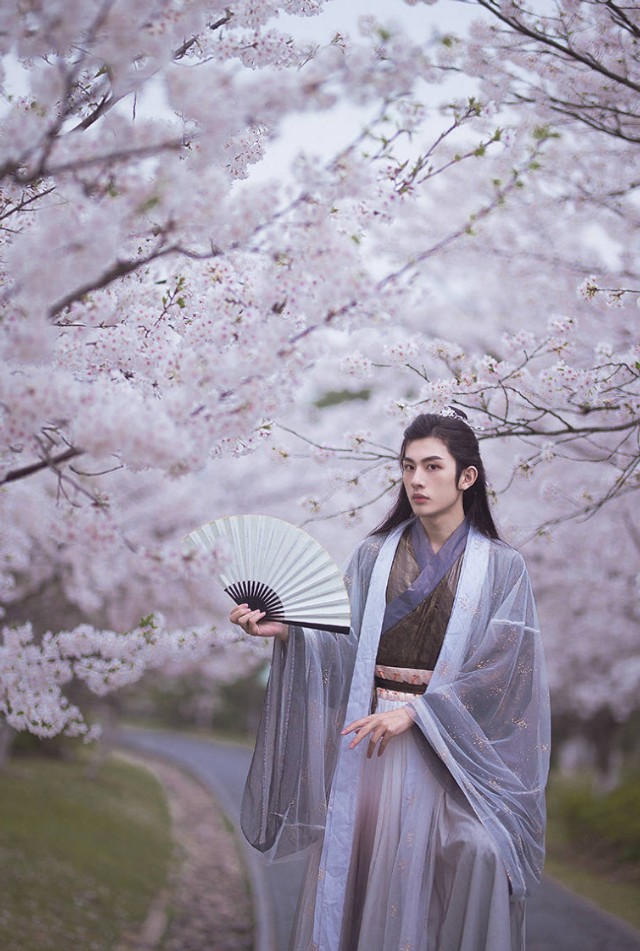 吟风·《词作》九首：冷月苍苍，幽思漫漫，闲步茫然难语