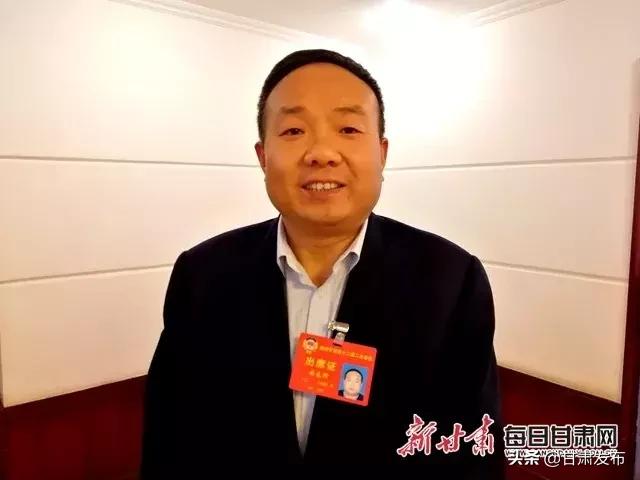紧扣民生！小鹿跑*会两**来听听代表委员的“挂心事儿”