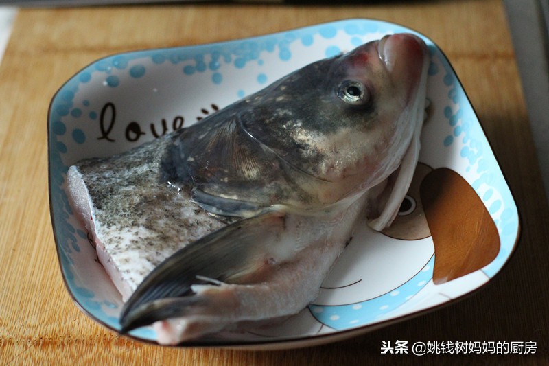 吃鱼补脑还是吃核桃补脑,吃鱼营养高还是猪肉营养好