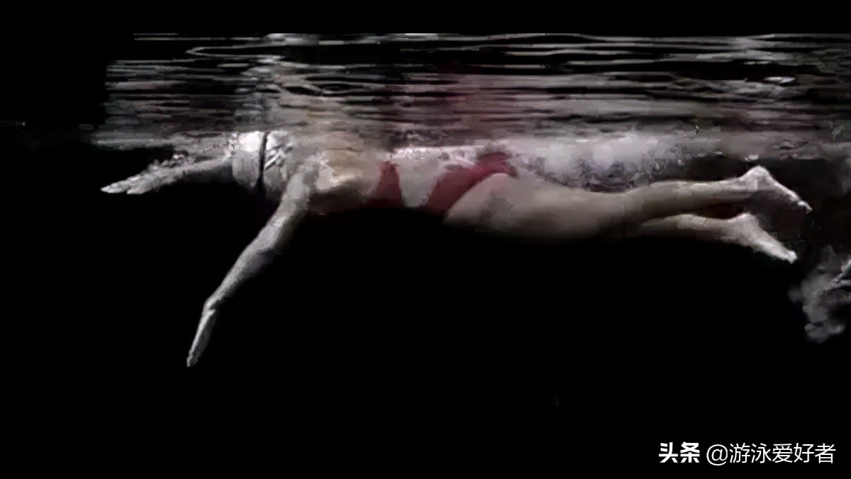 翻滚转身潜水技巧,潜水转身蹬壁技巧