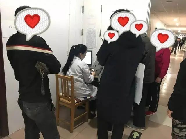 宝宝不小心误食了干燥剂该怎么办,宝宝误吃了一点透明的干燥剂