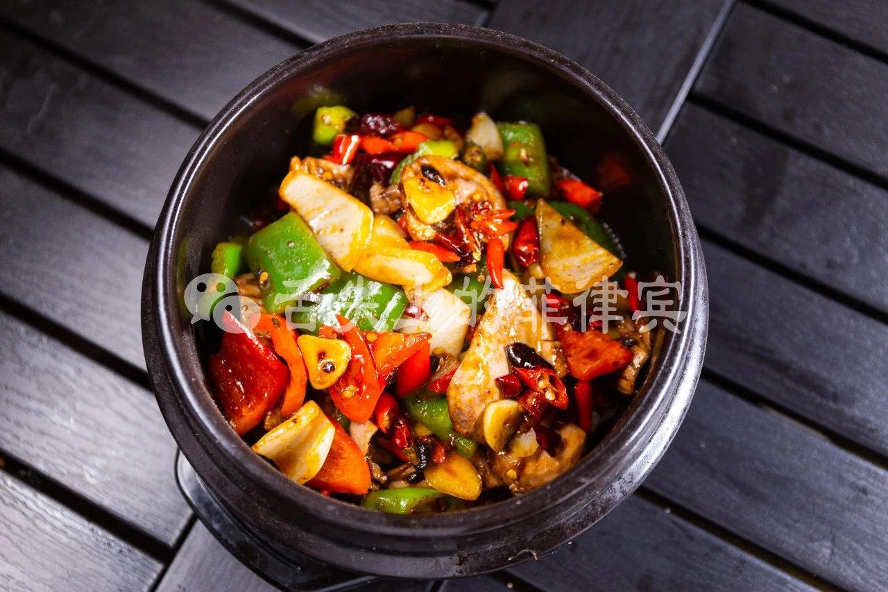 吉林延边女老板将中国美食带到菲律宾，生意火爆