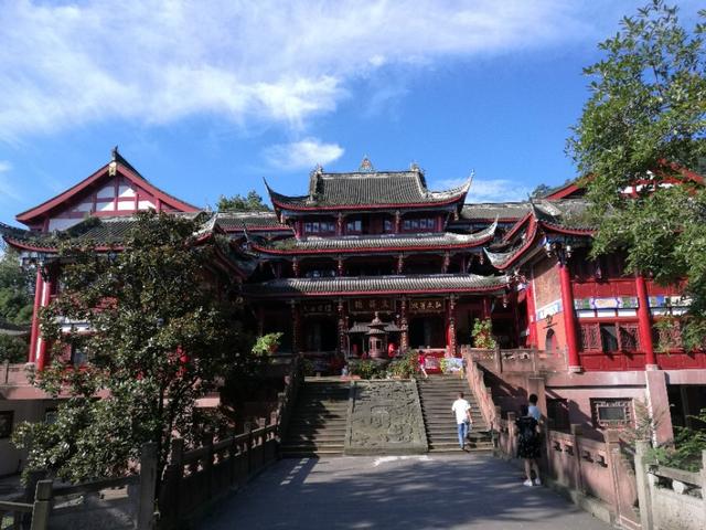 带着93岁老母亲旅行,抬着90多岁的老母亲上山旅游