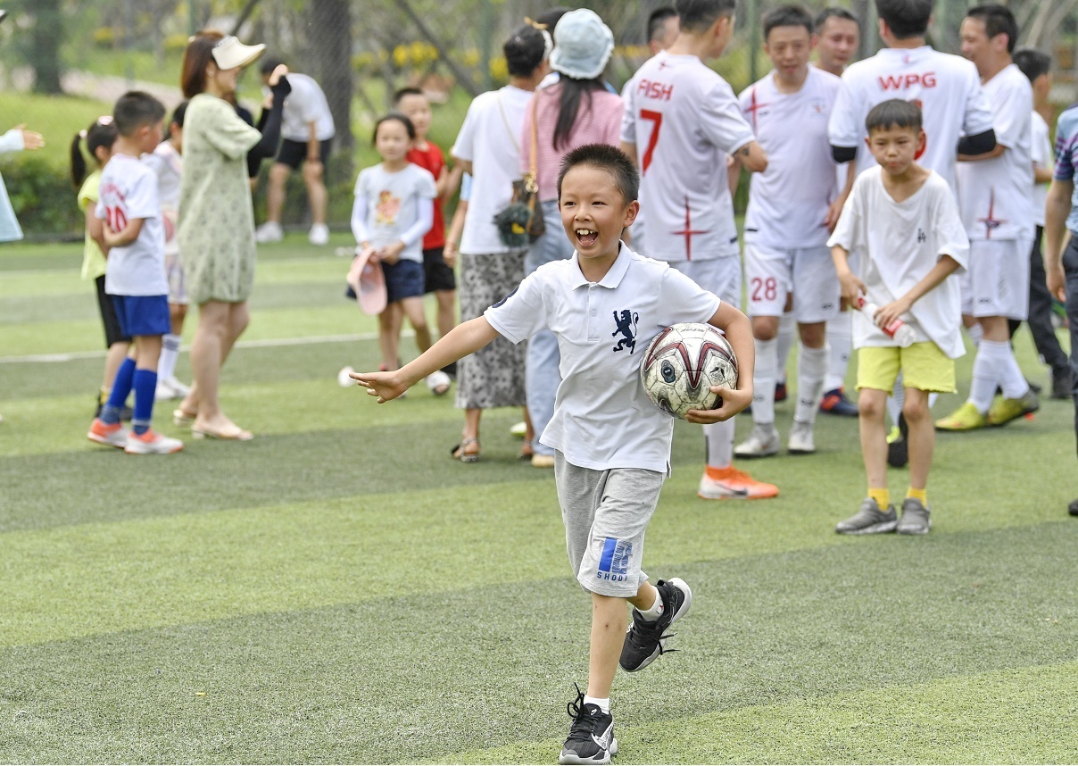 泡桐树小学天府校区家长足球赛,泡桐树小学都江堰校区篮球比赛