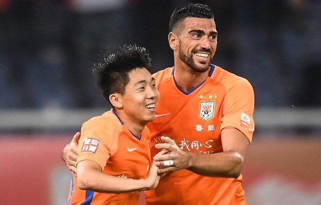 后防新核确定，中场大瘦身，锋线妖星上位，李霄鹏甩掉保守帽子