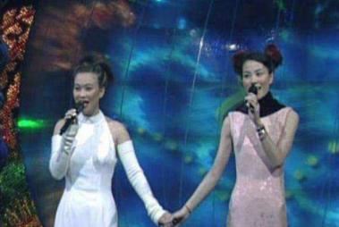 痴情那英：情断足球运动员，闪婚酒吧老板，这10年里教会了她自爱