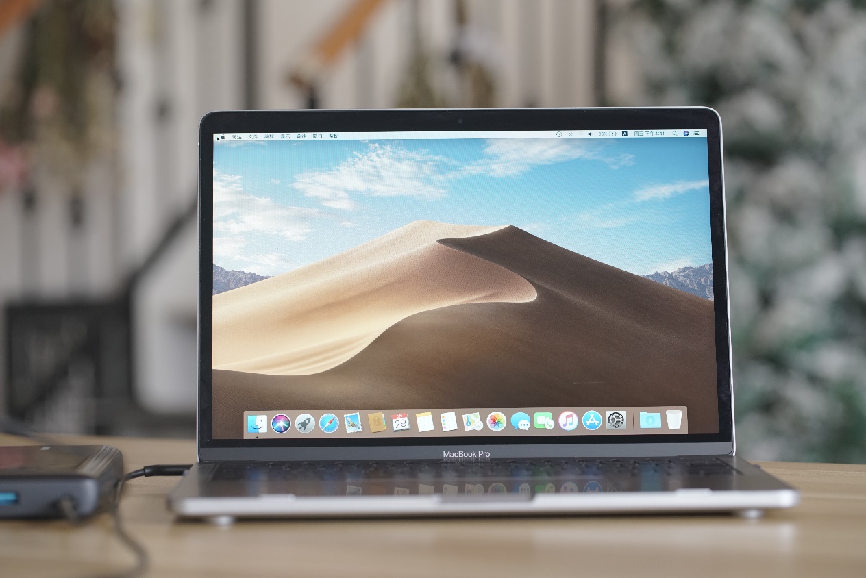 anker10000毫安移动电源评测,为笔记本电脑充电的电池