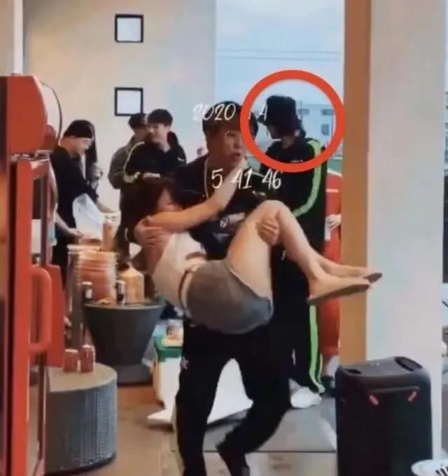 周扬青罗志祥分手：老娘9年青春喂了猪！