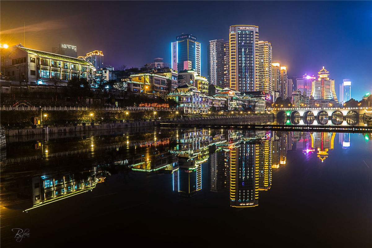 贵阳和昆明哪一个省会城市先进,贵阳与昆明中间哪个城市比较好