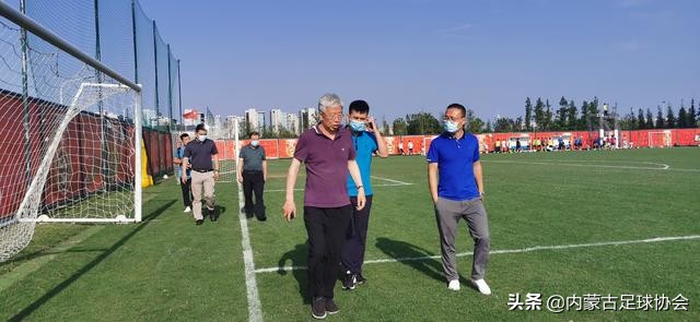 内蒙古足球协会副主席吴刚慰问呼和浩特足球队