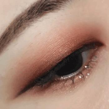 眼妆怎么画显大又干净初学者,眼间距宽包眼角鼻梁塌怎么画眼妆