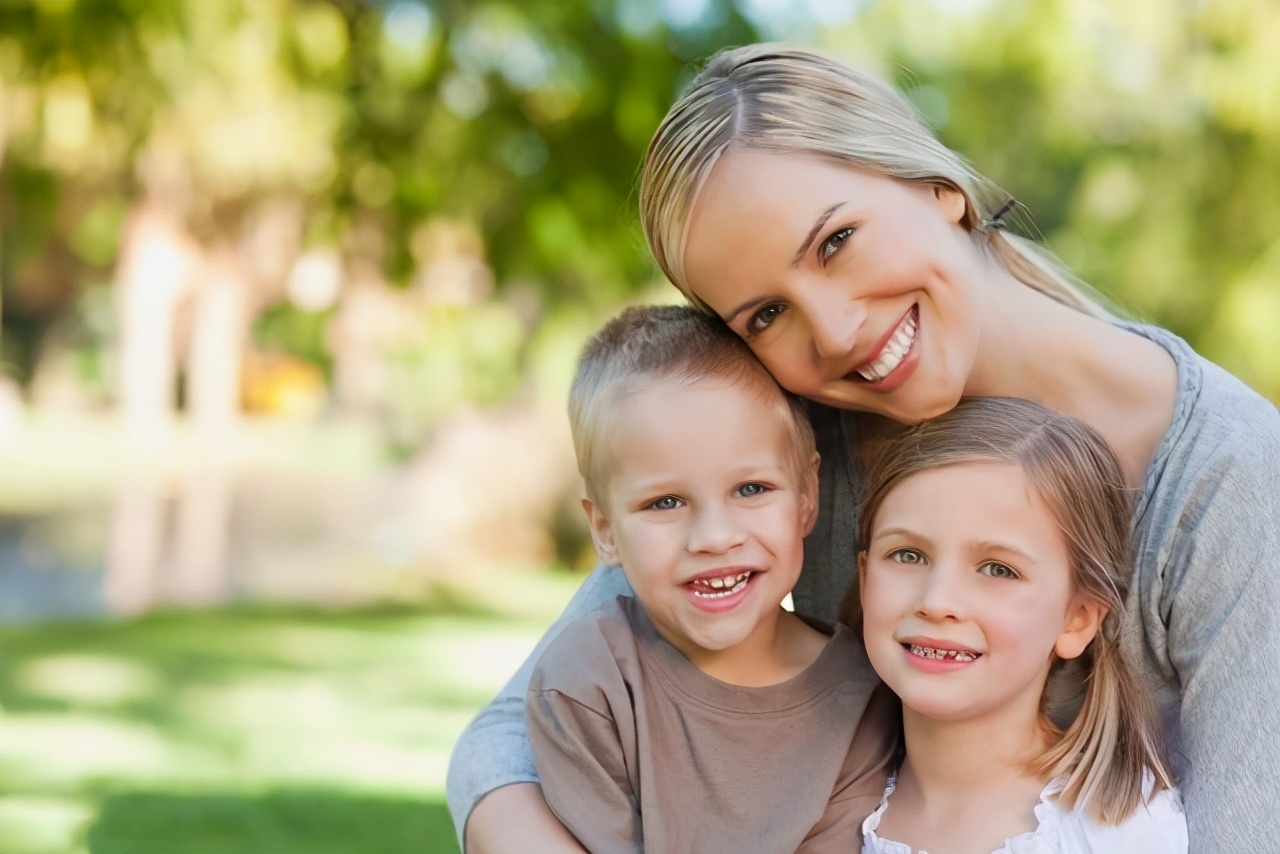 张杰晒双胞胎女儿的正面照,张杰谢娜的双胞胎女儿大名叫什么