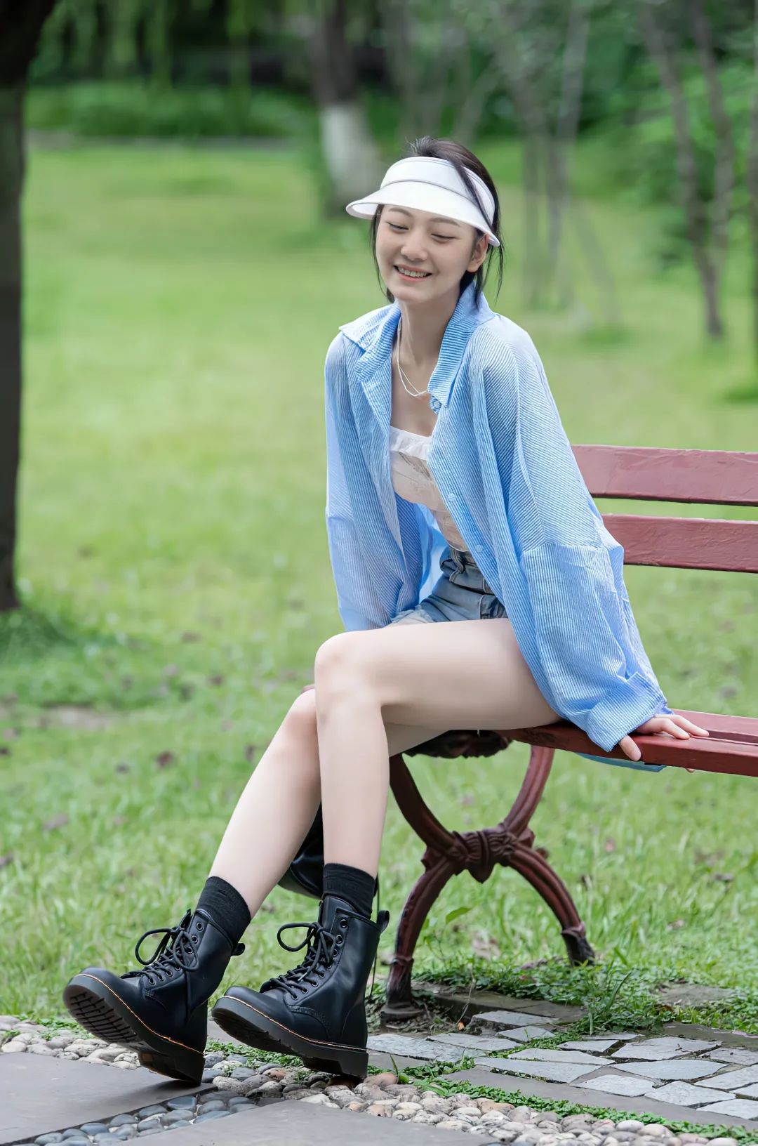 矮个子必备鞋最新款马丁靴,今年最火的中筒靴粗腿圆头马丁靴