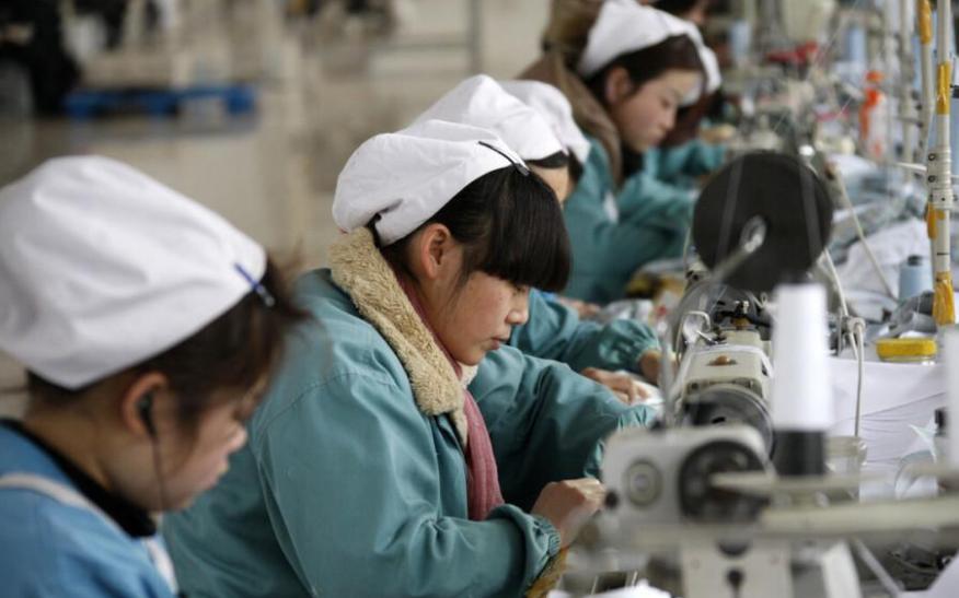 农村女孩进厂后遭领导电梯内“猥亵”，网友：别再说自己单身了