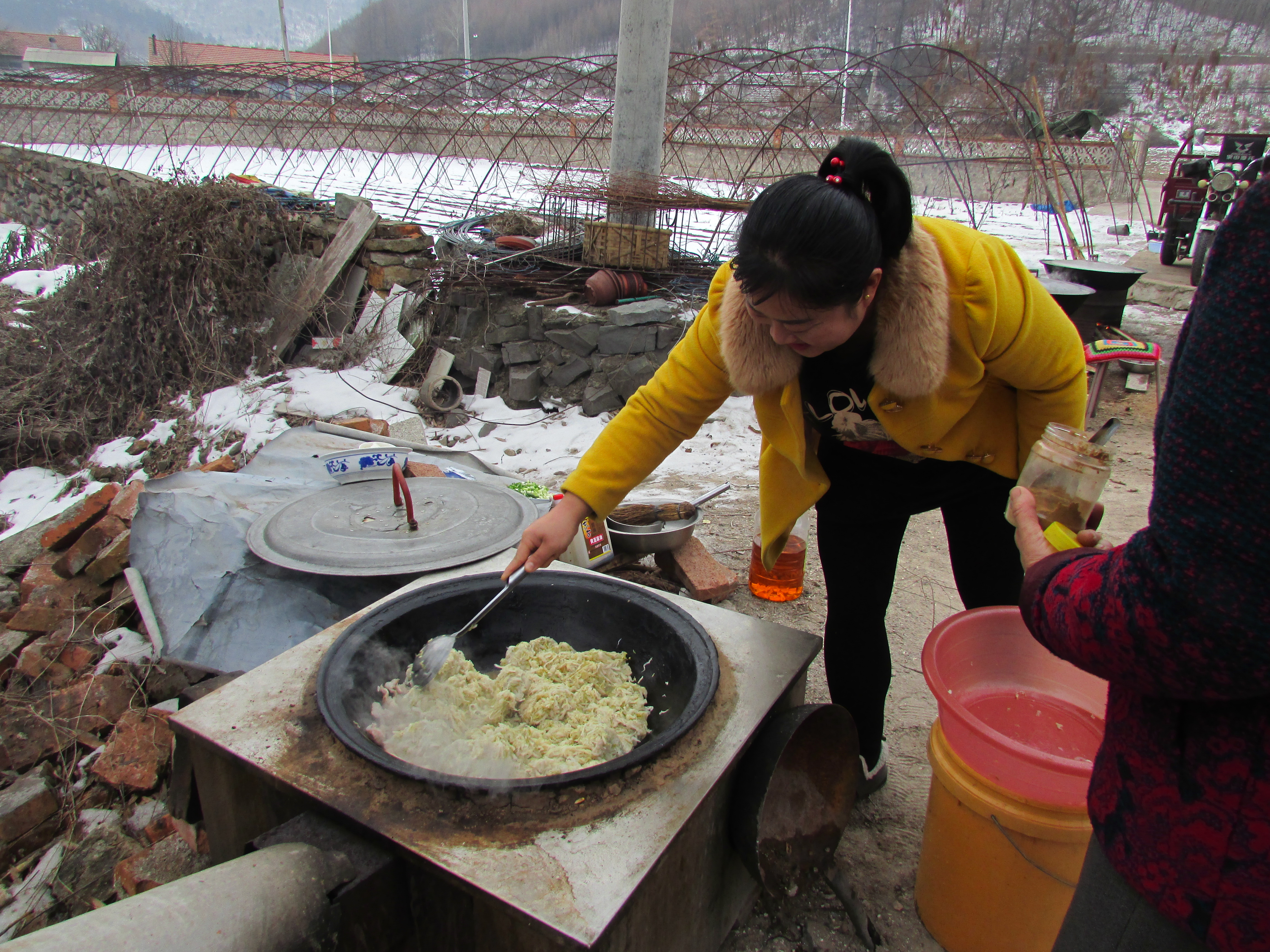 东北杀年猪来吃猪肉,老东北杀年猪