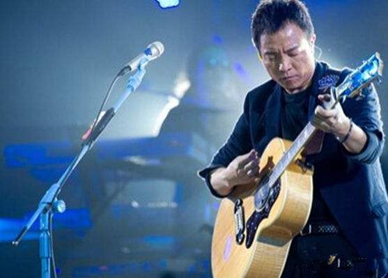 “歌神”许巍：曾因抑郁症险些自杀，如今年过半百，却回归为少年