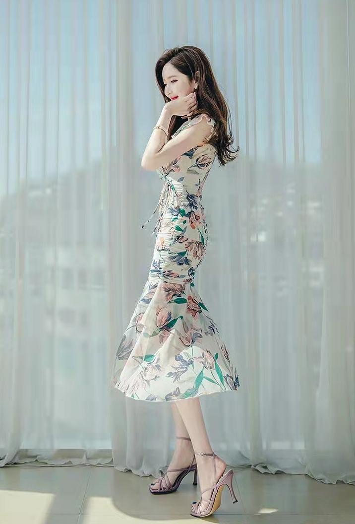 v领雪纺碎花七分袖包臀连衣裙,雪纺碎花抽绳褶皱包臀连衣裙长袖