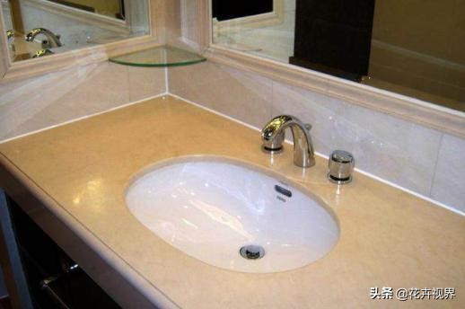 怎么去除卫生间发黑的玻璃胶,淋浴房里面地上打的玻璃胶发黑了