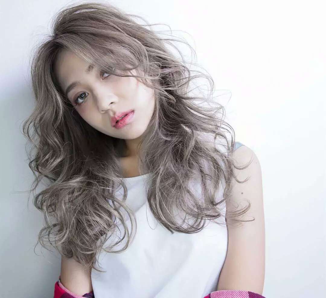 头发干枯如何在家养发呢,头发干枯在家怎样保养