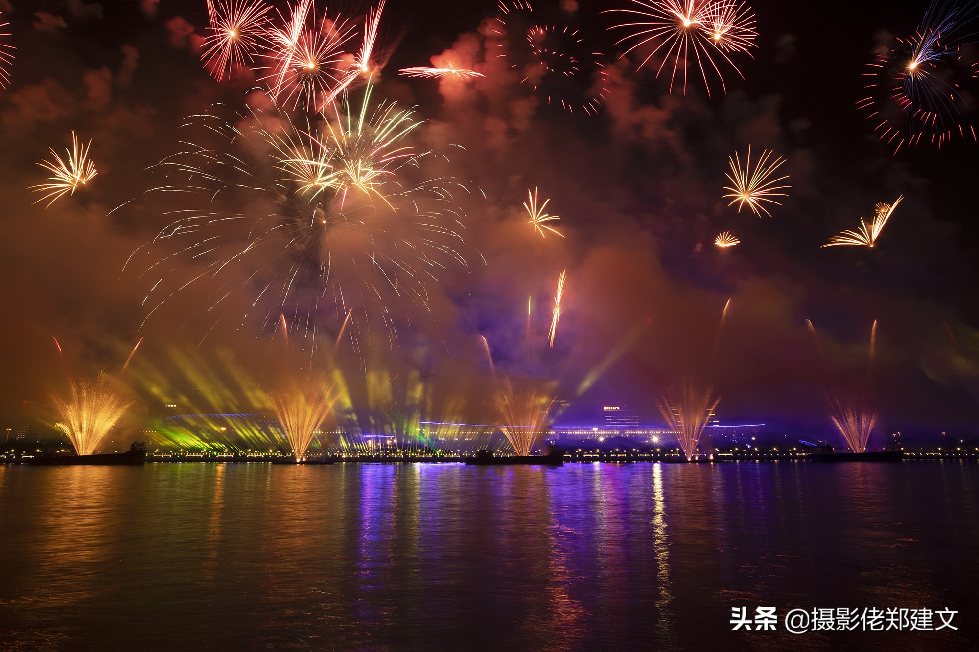 广州市70周年烟花汇演,70周年联欢晚会烟花视频